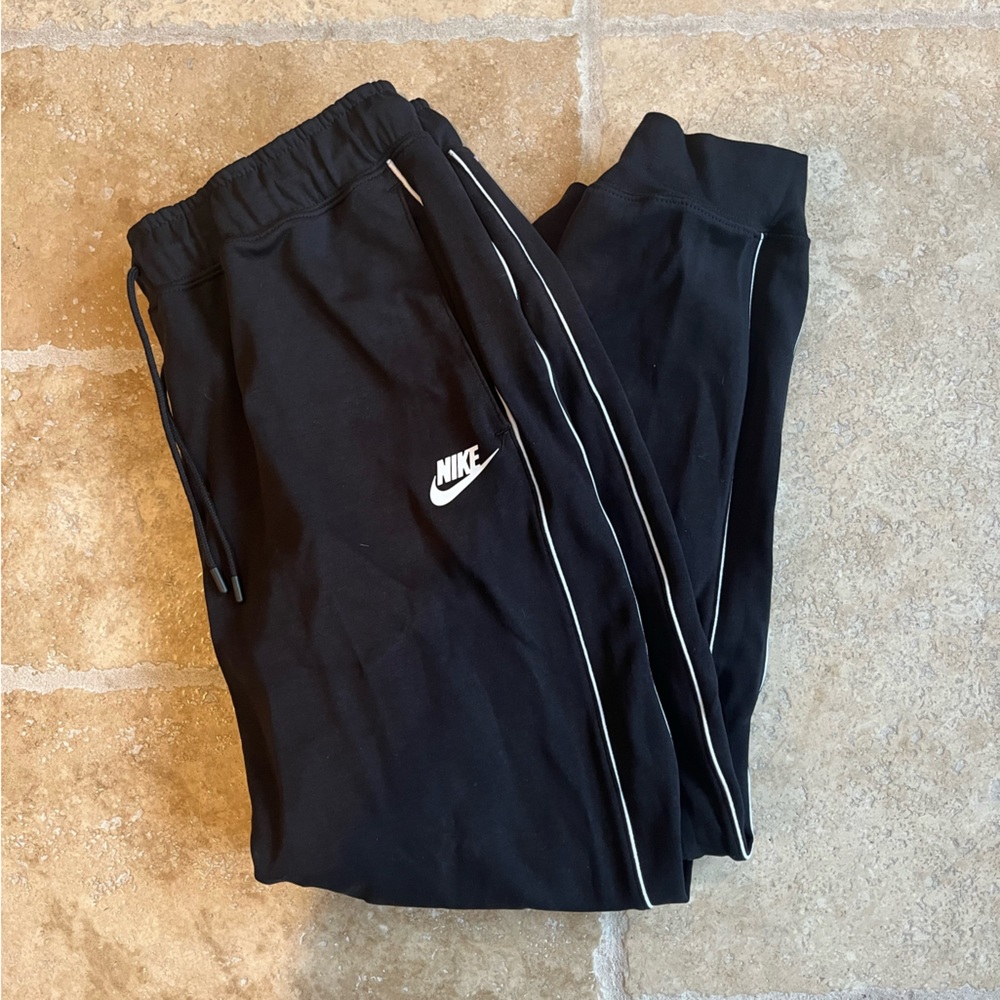 NEW WITH TAGS Nike Women's Sportswear Joggers Size Large